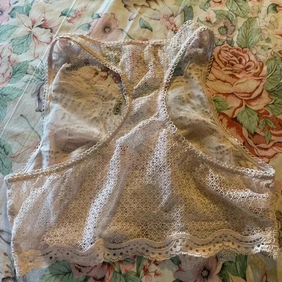 Victoria Secret Women’s  Bralette  Size Medium With Underwire No Underwire - Picture 2 of 6